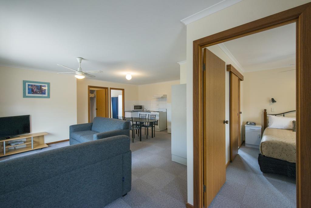 Port Vincent Motel & Apartments Экстерьер фото